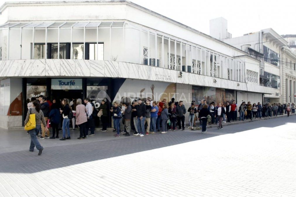 El dólar preocupa: colas en las casas de cambio y mucha volatilidad a cinco días de las elecciones