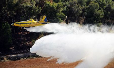 Un piloto cuenta cómo operan los aviones hidrantes para combatir el fuego en la Patagonia. Un piloto cuenta cómo operan los aviones hidrantes para combatir el fuego en la Patagonia.