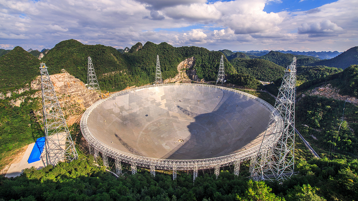 Conmoción en China: el radiotelescopio más grande del mundo detecta una misteriosa señal 