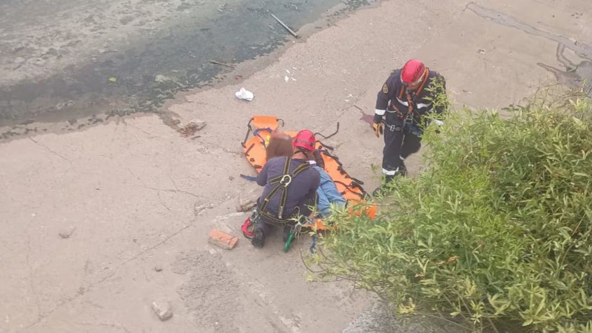 Encontraron un cuerpo en el Arroyo El Gato en La Plata e investigan la causa de muerte. (Foto: 0221)