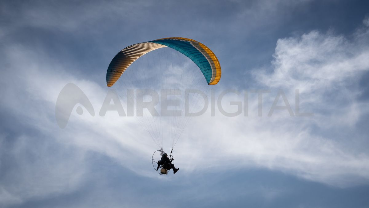 En la Argentina se estima que hay unos 3.000 pilotos de paramotor. En la Argentina se estima que hay unos 3.000 pilotos de paramotor.