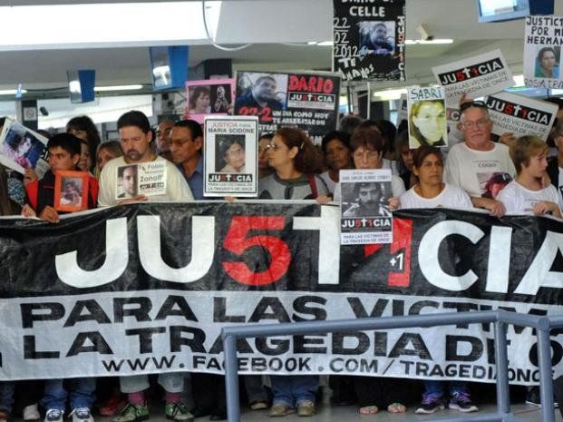 Las familias de las víctimas continúan buscando justicia. Las familias de las víctimas continúan buscando justicia.