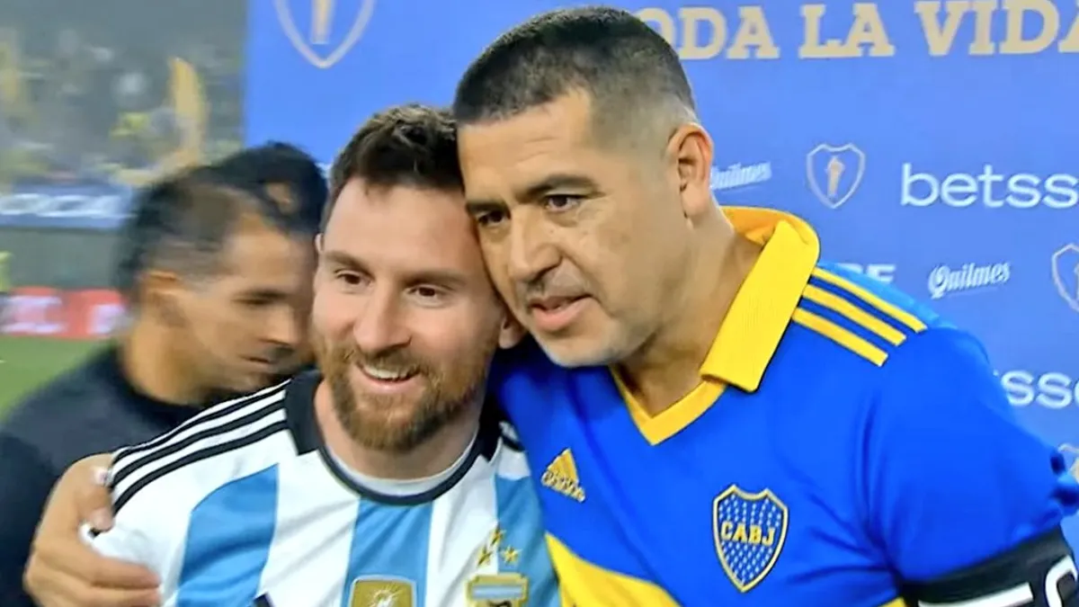 Lionel Messi en el partido despedida de Juan Román Riquelme.