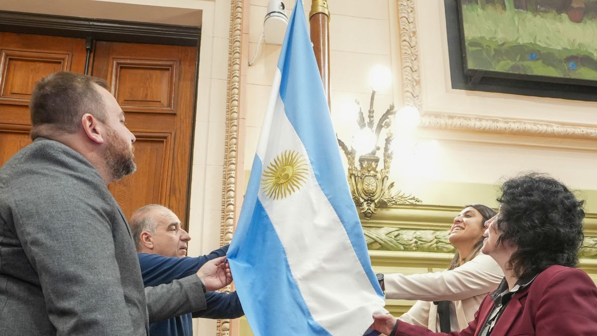 Se aprueban textos que tienen que ver con la Patria