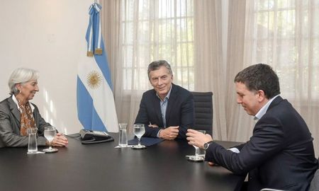 una nueva mision parte esta noche a washington para continuar las negociaciones con el fmi