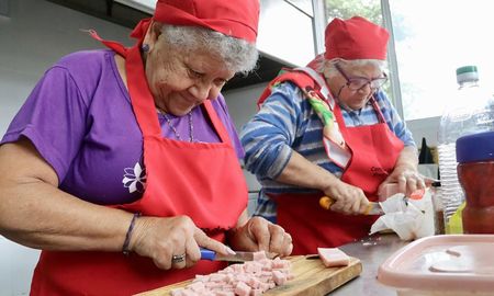 La iniciativa busca visibilizar los derechos de las personas mayores, fortalecer su participación en la vida comunitaria y generar conciencia sobre la importancia de prevenir el abuso, la discriminación y el maltrato por razones de edad, en el marco del Día Mundial de Toma de Conciencia del Abuso y Maltrato en la Vejez, que se conmemora cada 15 de junio. La iniciativa busca visibilizar los derechos de las personas mayores, fortalecer su participación en la vida comunitaria y generar conciencia sobre la importancia de prevenir el abuso, la discriminación y el maltrato por razones de edad, en el marco del Día Mundial de Toma de Conciencia del Abuso y Maltrato en la Vejez, que se conmemora cada 15 de junio.