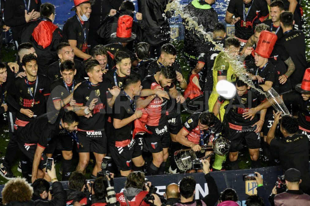 El partido de la historia de Colón en fotos