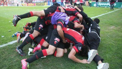 Agonía, explosión y lágrimas de jugadores e hinchas del Club Atlético Colón: a 9 años del gol de Lucas Alario a Olimpo