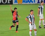 Con goles del Pulga Rodríguez, Sandoval y Leguizamón, Colón venció 3-0 a Central Córdoba y comenzó la Copa de la Liga con el pie derecho. Con goles del Pulga Rodríguez, Sandoval y Leguizamón, Colón venció 3-0 a Central Córdoba y comenzó la Copa de la Liga con el pie derecho.