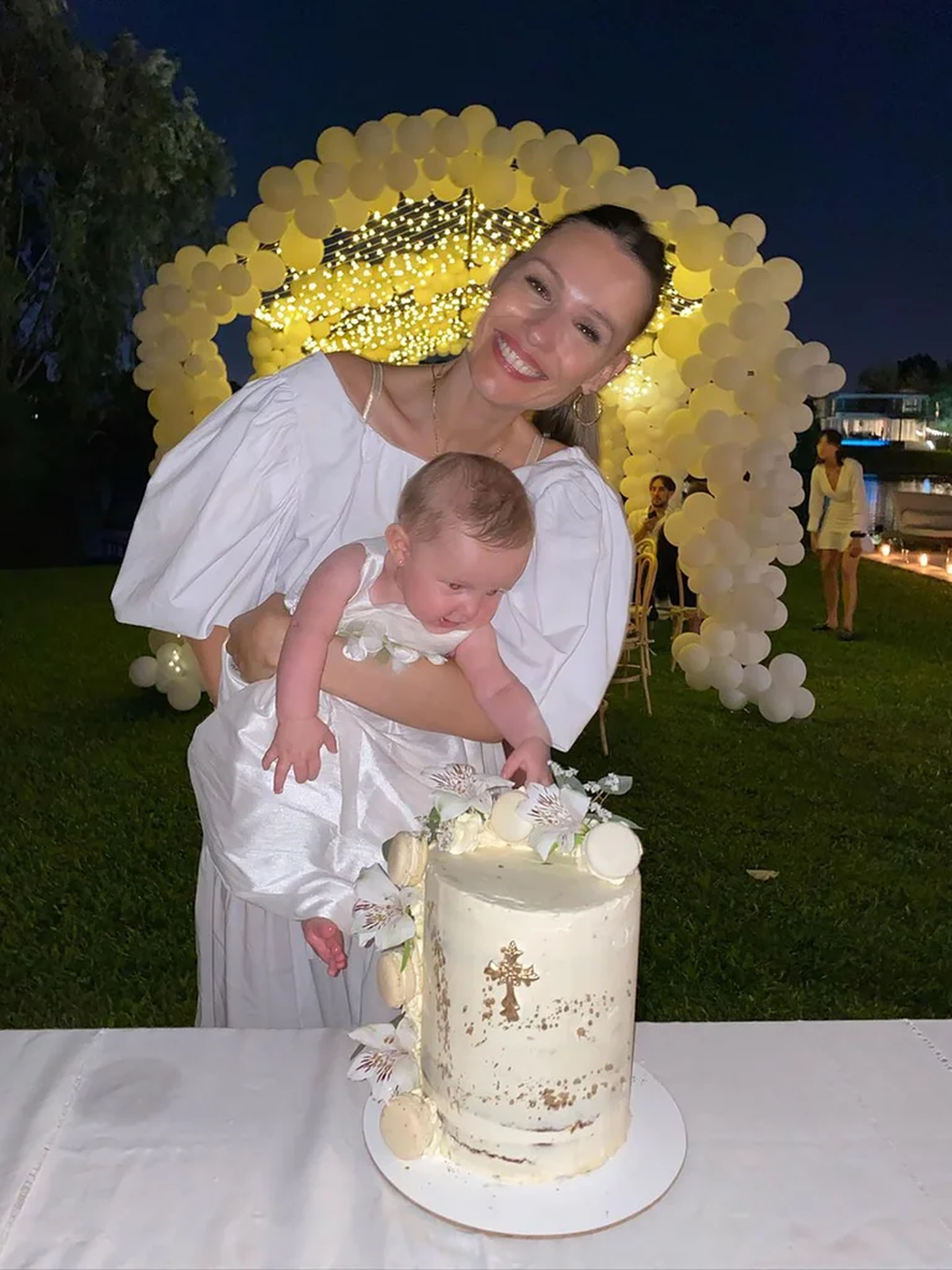 Pampita Ardohain y Roberto Garc&iacute;a Morit&aacute;n, festejaron el bautismo de su primera hija en com&uacute;n, Ana.