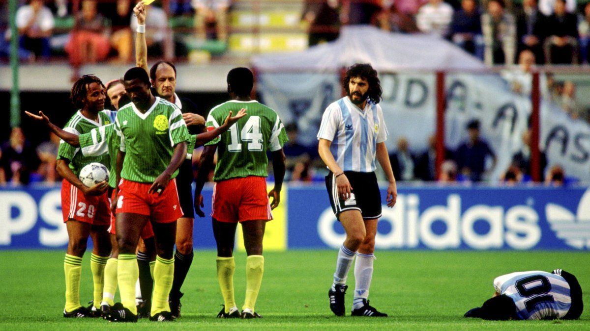El llanto de Carlos Bilardo y el deseo de tirar el avión: a 33 años del comienzo turbulento del Mundial de Italia 90 para la selección argentina