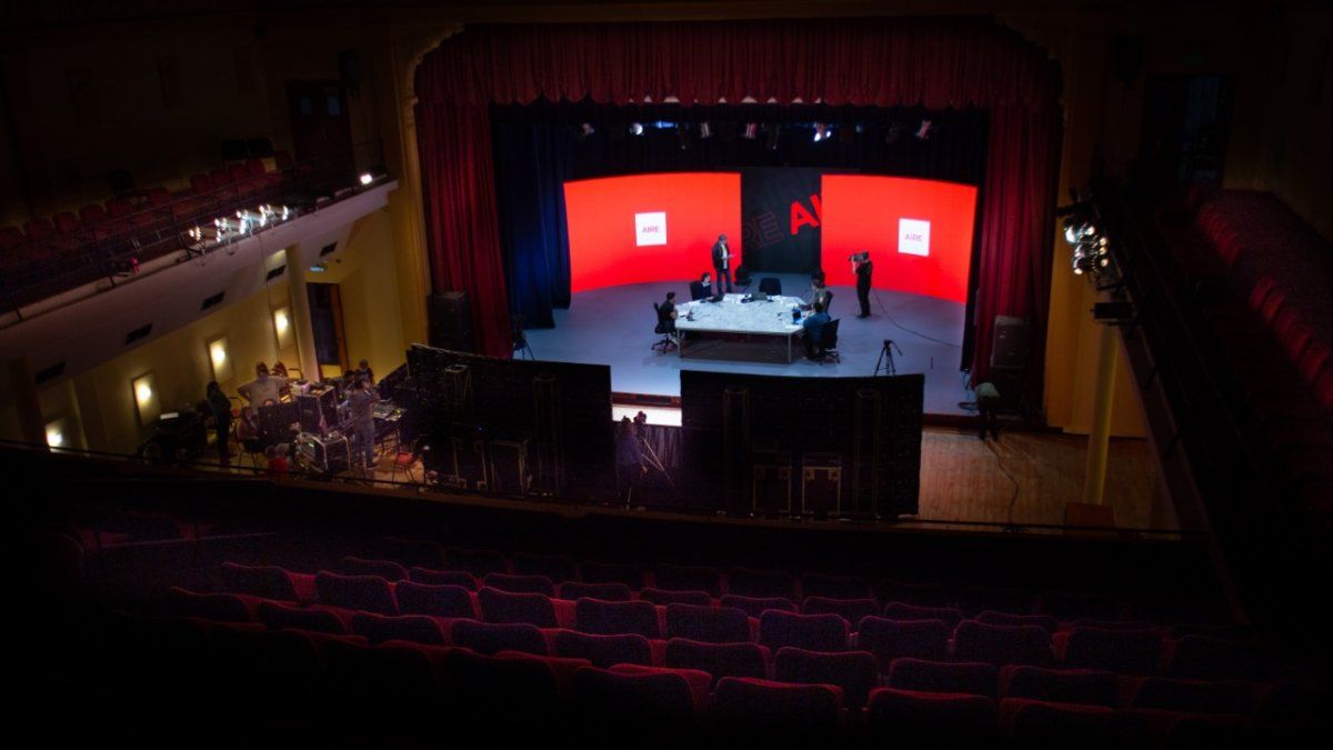 AIRE desde el teatro, un ejemplo  del futuro de los medios en Santa Fe