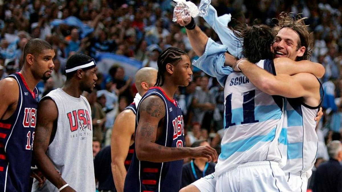 La alegría de la Generación Dorada tras el innolvidable triunfo ante Estados Unidos en Atenas 2004.
