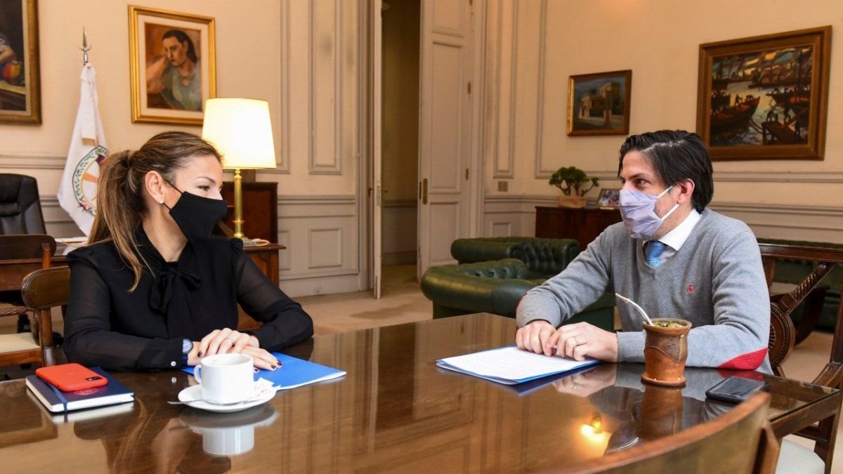 Acuña consideró que "si se mira en términos económicos, que no debiera ser un determinante pero, si se mira en términos de capital cultural y de experiencias enriquecedoras en el momento de aportar para el aula, los que eligen la carrera docente son de los sectores cada vez más bajos socioeconómicos".