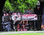 Sigue la toma del club en Newells y los socios pasaron la noche en la sede de la institución Sigue la toma del club en Newells y los socios pasaron la noche en la sede de la institución