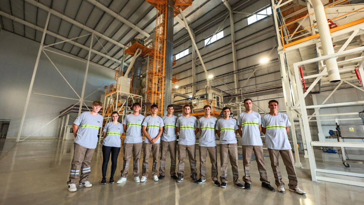 Empleo local: la fábrica ya ocupa 12 operarios de San Jerónimo Norte; y estiman que en 2 años podría emplear 40 personas.