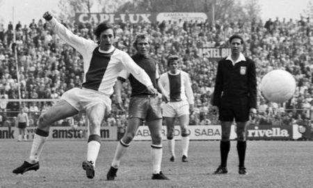 a 55 anos del debut de la leyenda: johan cruyff daba sus primeros pasos en el ajax a 55 anos del debut de la leyenda: johan cruyff daba sus primeros pasos en el ajax