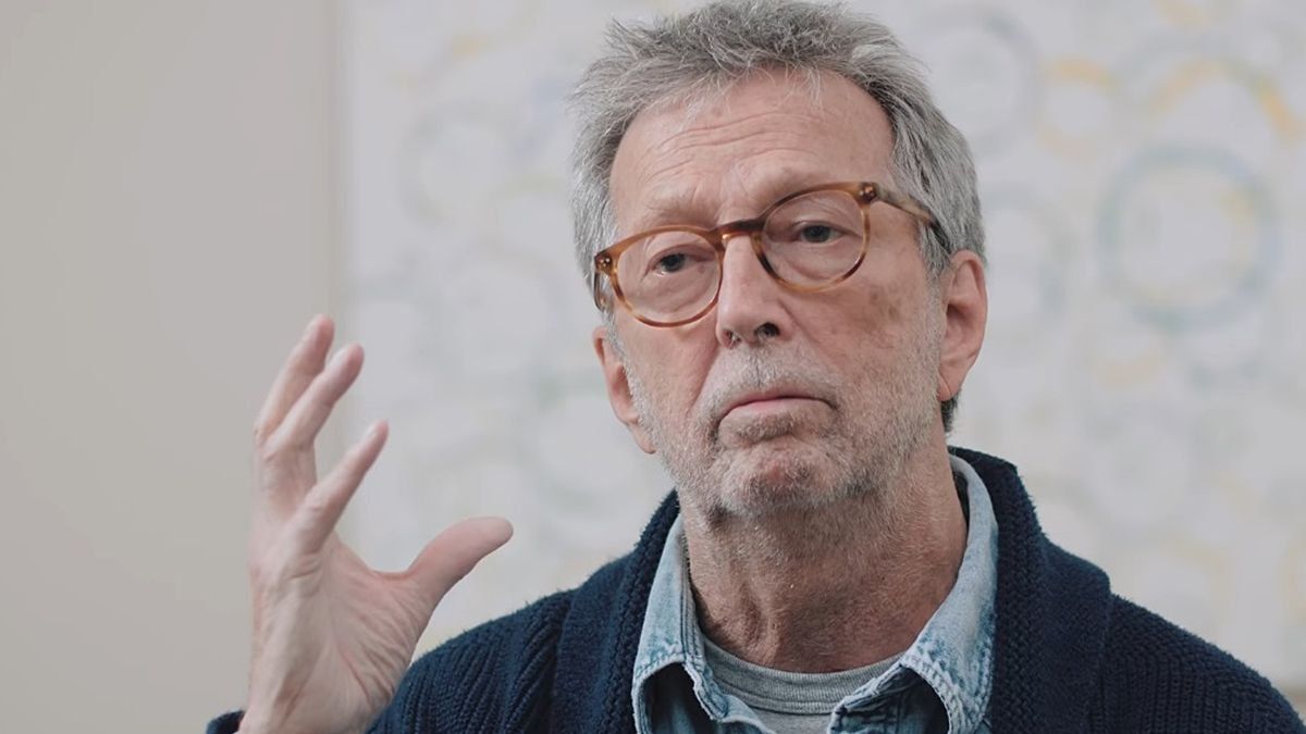 Eric Clapton afirmó que los vacunados contra el Covid-19 están bajo hipnosis masiva.