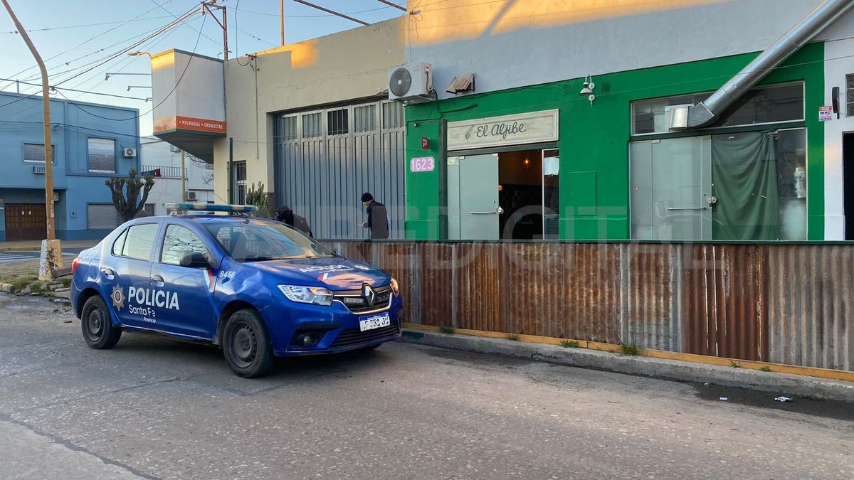 Personal de la Policía de la provincia trabajó en el lugar donde se produjo el vandalismo y robo. Personal de la Policía de la provincia trabajó en el lugar donde se produjo el vandalismo y robo.