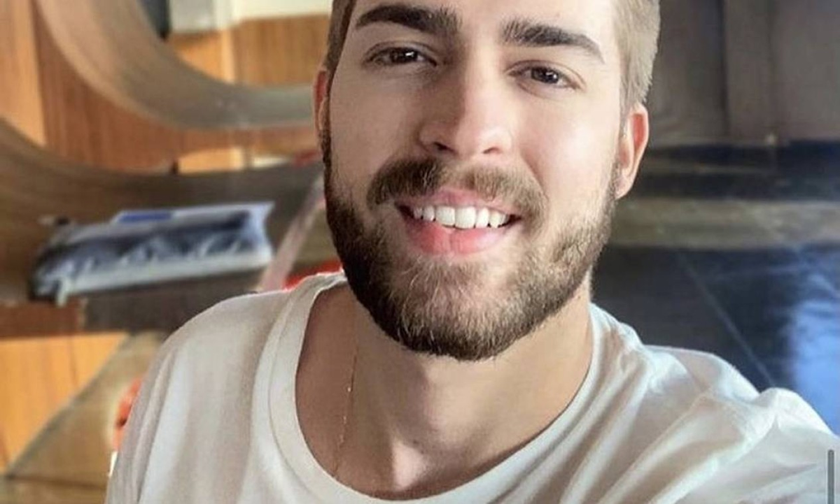 Marcos Vitor Aguiar Dantas Pereira, el joven, no apareció frente a la justicia, y existe la sospecha de que huyó hacia el exterior.