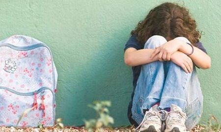 Una mujer sedó a su hija y su pareja abusó de la niña
