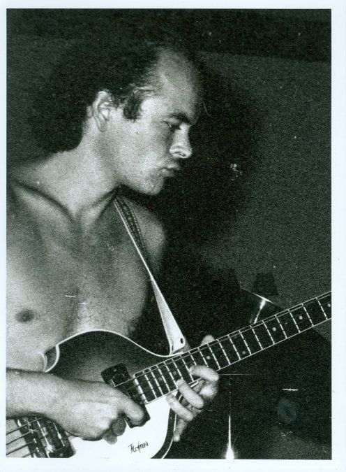 El líder de Sumo, que hoy cumpliría 68 años, fue el frontman que cambió el estilo de cantar en el rock argentino