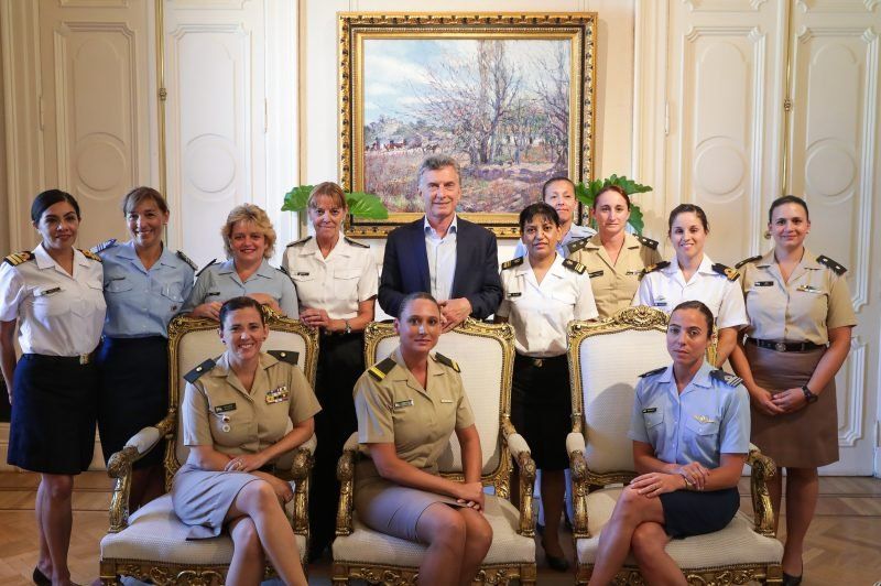Macri recibió a mujeres de las Fuerzas Armadas