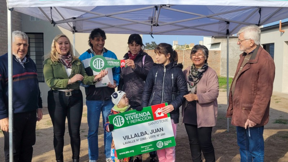 El titular de ATE adelantó que pronto se abrirá la inscripción para sortear 100 casas y 100 planes de refacción. El titular de ATE adelantó que pronto se abrirá la inscripción para sortear 100 casas y 100 planes de refacción.