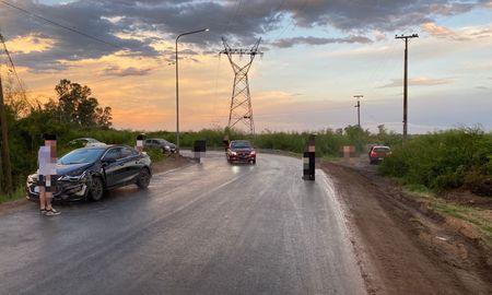 El sábado a la tarde se registró un impactante accidente de tránsito entre dos autos en el Acceso Norte de Santo Tomé. El sábado a la tarde se registró un impactante accidente de tránsito entre dos autos en el Acceso Norte de Santo Tomé.