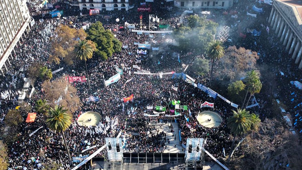Francos se mostr&oacute; confiado sobre lo que podr&iacute;a suceder en los comicios legislativos, y plante&oacute;: "Si Cristina tiene raz&oacute;n, en las elecciones de octubre el pueblo nos castigar&iacute;a".