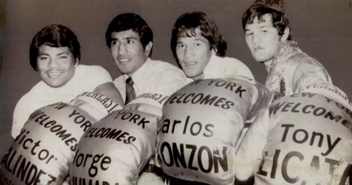 En una foto promocional del festival realizado en el Madison Square Garden aparecen, desde la izquierda, Víctor Emilio Galíndez, quien realizó la segunda defensa de su corona mediopesada AMB; el retador del bonaerense, el mendocino Jorge Víctor Aconcagua Ahumada; Carlos Monzón, y el desafiante del cetro de Escopeta, el estadounidense Tony Licata.
