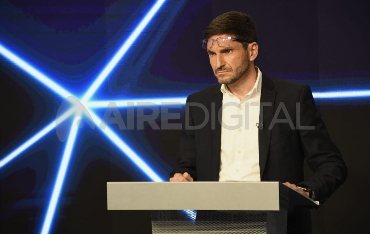 El gobernador electo de Santa Fe, Maximiliano Pullaro, dio algunas definiciones en las que dejó en claro la necesidad de contar con inversión pública nacional en materia de obra pública. El gobernador electo de Santa Fe, Maximiliano Pullaro, dio algunas definiciones en las que dejó en claro la necesidad de contar con inversión pública nacional en materia de obra pública.