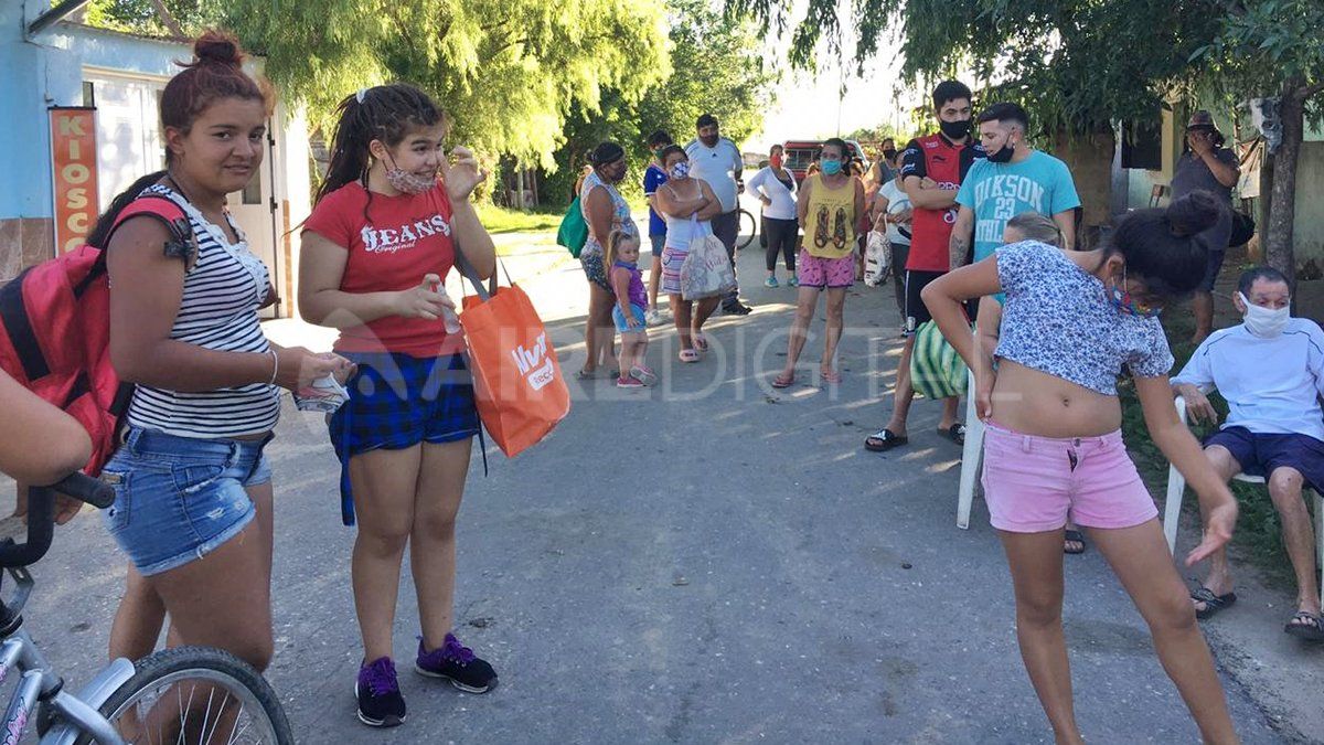 El merendero nació el pasado 4 de abril ante la necesidad que se observaba en las calles del barrio.
