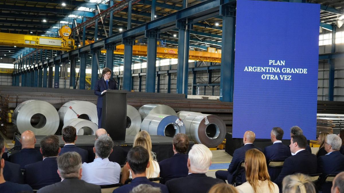 El presidente Javier Milei presentó el “Plan Argentina Grande Otra Vez” en San Nicolás.