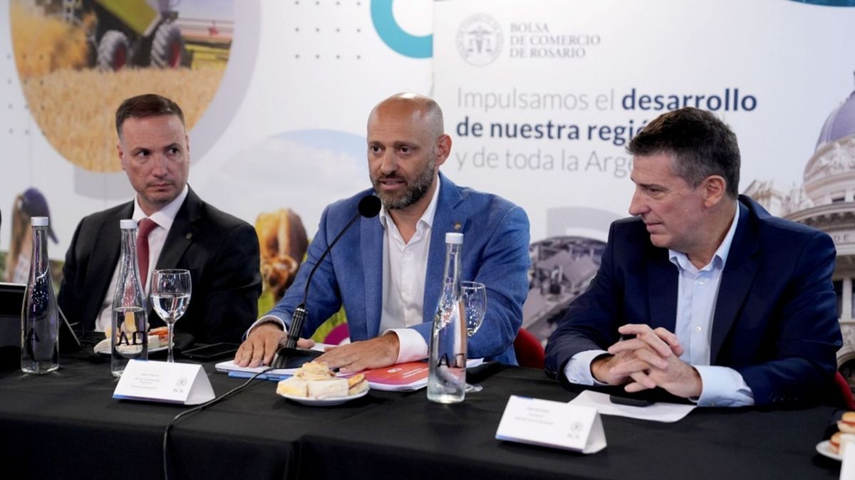 Provincia presentó en la Bolsa de Comercio de Rosario el proyecto de Circuito de Ingreso a Puertos ante entidades del sector. Provincia presentó en la Bolsa de Comercio de Rosario el proyecto de Circuito de Ingreso a Puertos ante entidades del sector.