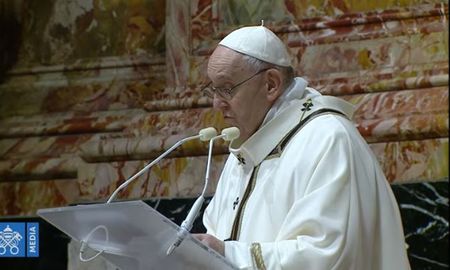 El papa Francisco adelantó dos horas la misa del Gallo prevista para este jueves El papa Francisco adelantó dos horas la misa del Gallo prevista para este jueves