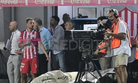 El Kily González se fue expulsado en el segundo tiempo. El Kily González se fue expulsado en el segundo tiempo.