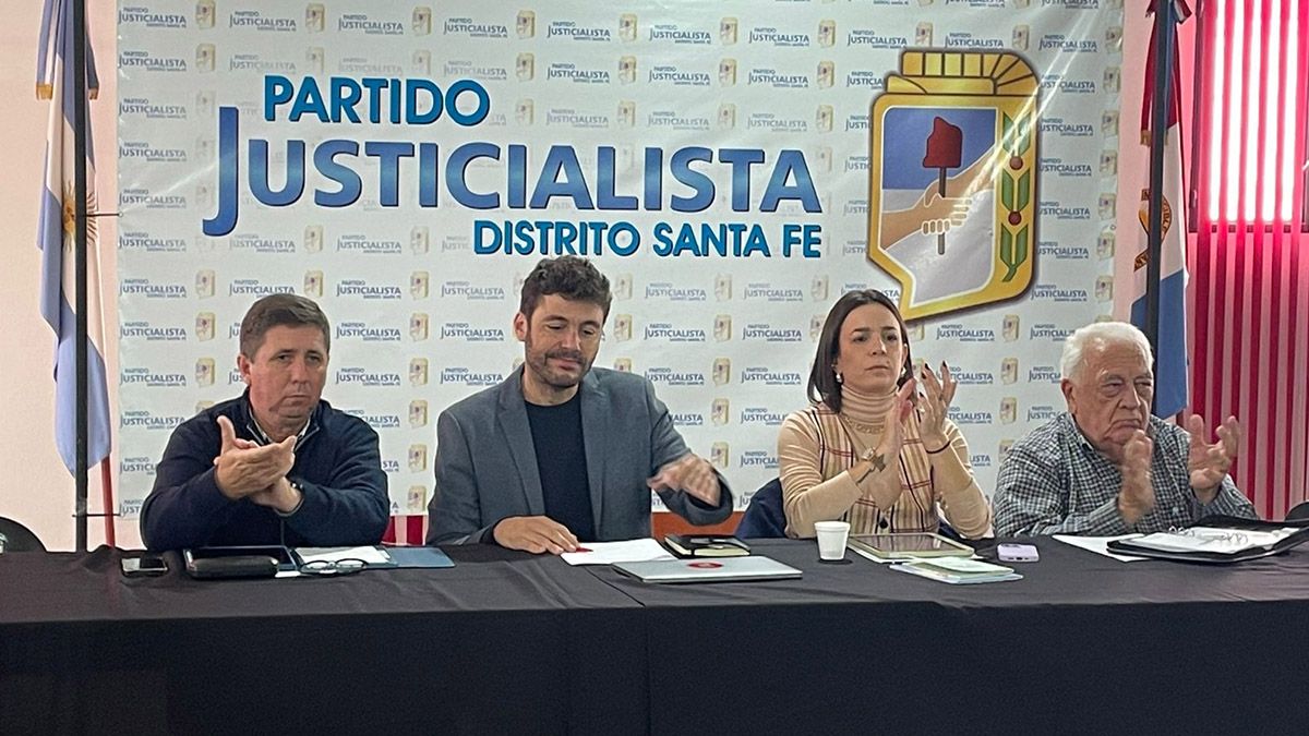 “Nuestro objetivo es abrir el debate para discutir los problemas de la sociedad y no sólo la reelección del gobernador”, remarcó Juan Monteverde.