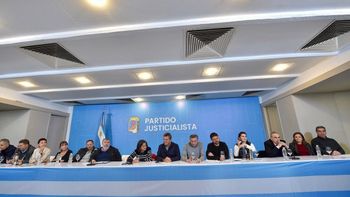 Entre los convocados se encuentran Sergio Massa, Guillermo Moreno, representantes de la CGT y sectores del Peronismo Federal. 