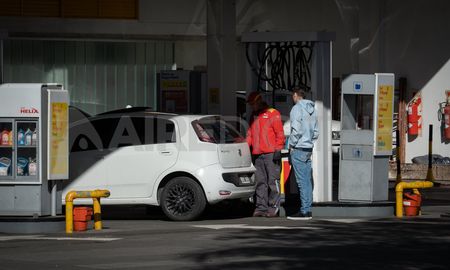 Estacioneros de las empresas privadas de combustible ratificaron que no aceptarán tarjetas de crédito. Estacioneros de las empresas privadas de combustible ratificaron que no aceptarán tarjetas de crédito.