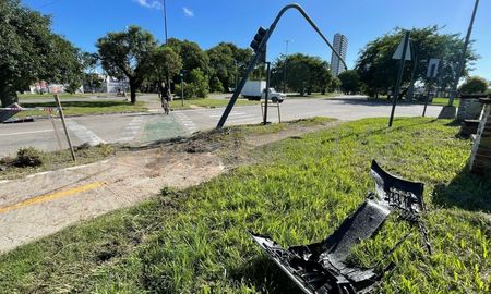 El accidente ocurrió alrededor de las 4 de la madrugada en inmediaciones de Avenida Alem y calle Calchines. El accidente ocurrió alrededor de las 4 de la madrugada en inmediaciones de Avenida Alem y calle Calchines.