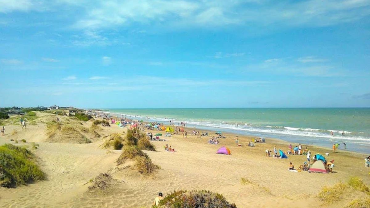 Escapada a un pueblito frente al mar con playas alejadas, mucha tranquilidad e ideal para desconectar. Escapada a un pueblito frente al mar con playas alejadas, mucha tranquilidad e ideal para desconectar.
