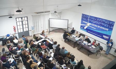 paritaria docente en santa fe: amsafe y los gremios privados rechazaron la oferta salarial del gobierno paritaria docente en santa fe: amsafe y los gremios privados rechazaron la oferta salarial del gobierno