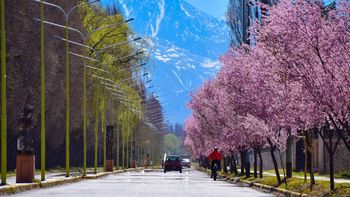 Escapada a una localidad escondida en Mendoza entre viñedos y paisajes andinos
