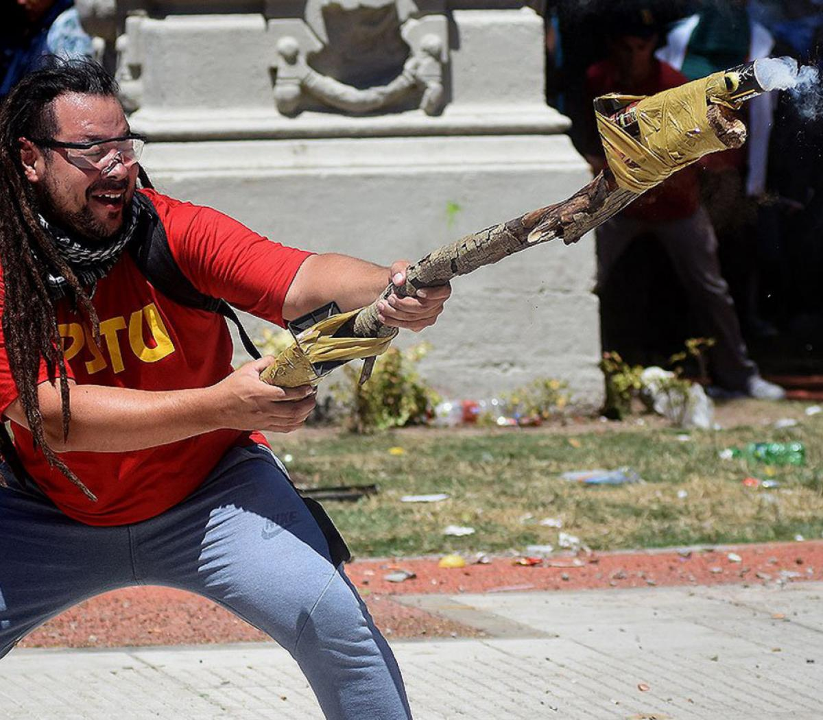El video viral del gordo del mortero donde alienta a los alumnos a tomar colegios