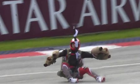 Un hombre volador casi protagoniza una tragedia en la previa al Gran Premio de Austria de Fórmula 1. Un hombre volador casi protagoniza una tragedia en la previa al Gran Premio de Austria de Fórmula 1.