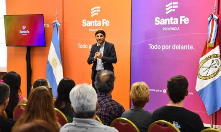 Pullaro hizo declaraciones al finalizar el acto de entrega de escrituras a familias del departamento Rosario. Pullaro hizo declaraciones al finalizar el acto de entrega de escrituras a familias del departamento Rosario.