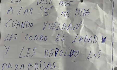 No le pagó a un trapito y le sacó los parabrisas en forma de pago No le pagó a un trapito y le sacó los parabrisas en forma de pago
