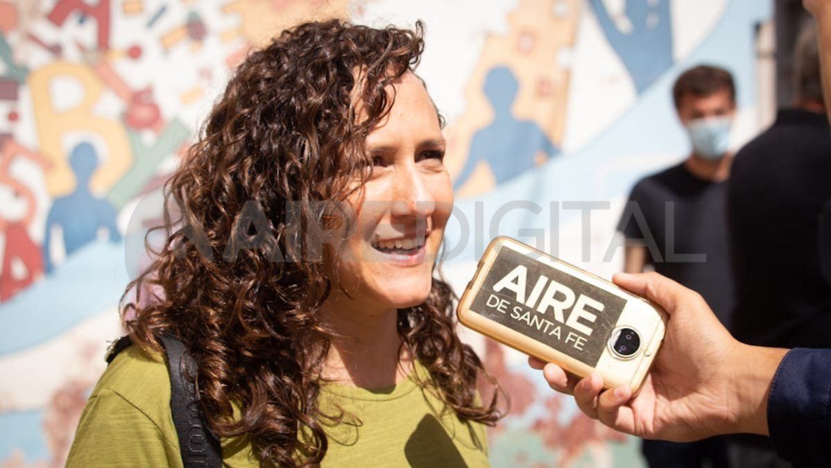 Mondino fue acompañada de su hija a votar.