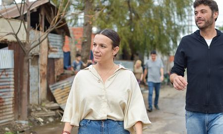 Lucila De Ponti, de recorrida por los barrios junto a Juan Monteverde. Lucila De Ponti, de recorrida por los barrios junto a Juan Monteverde.